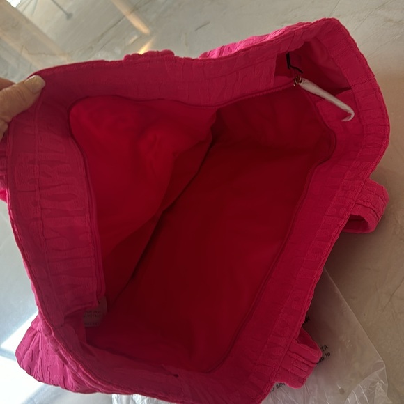 Pink Victoria’s Secret bag. - Picture 4 of 4